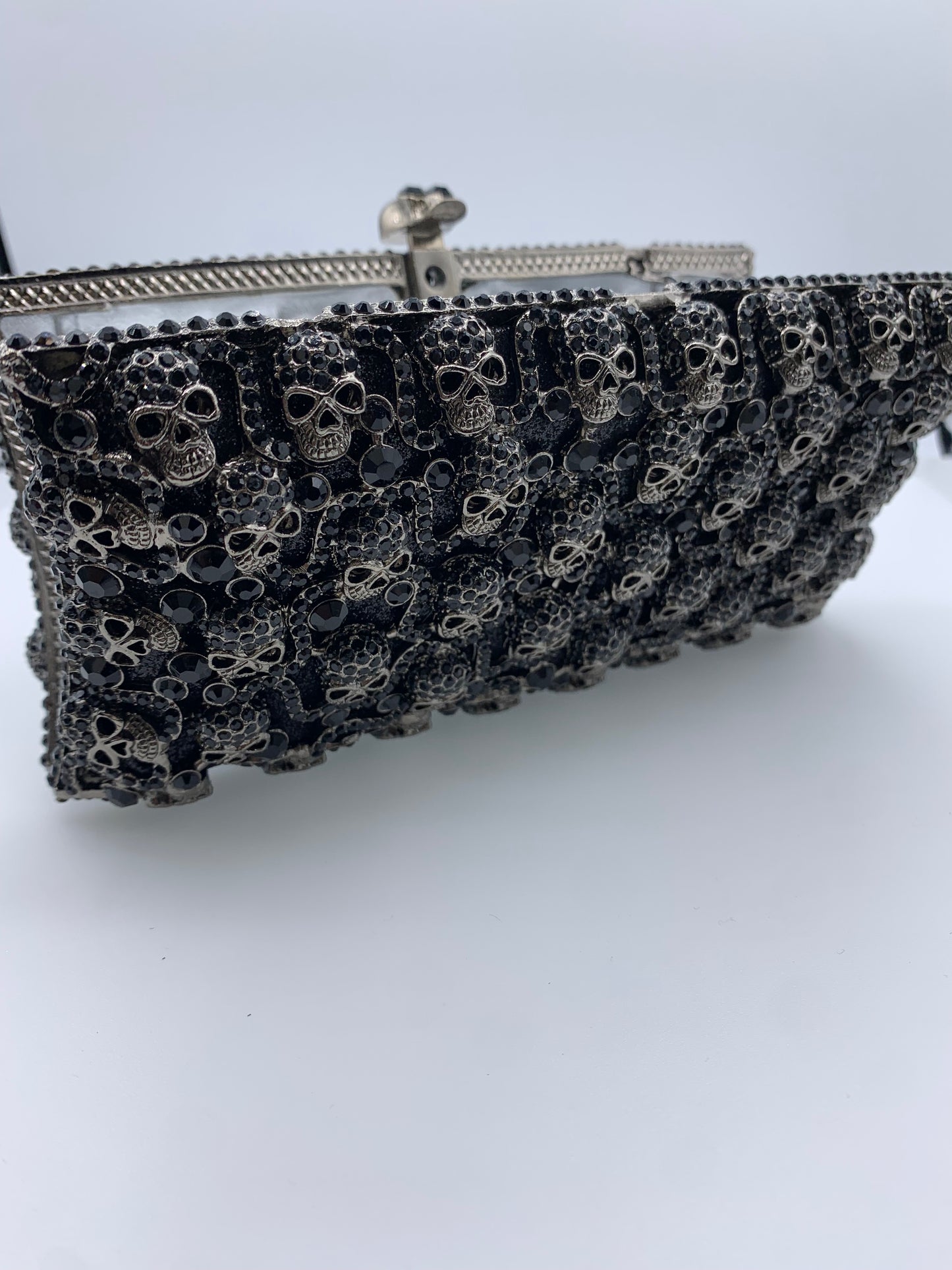 Skull Clutch